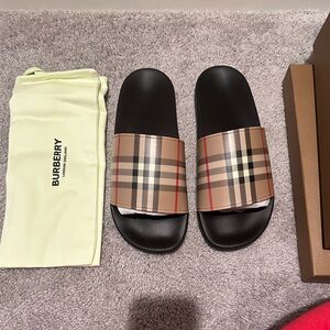 NWT Authentic Mens Burberry Slides